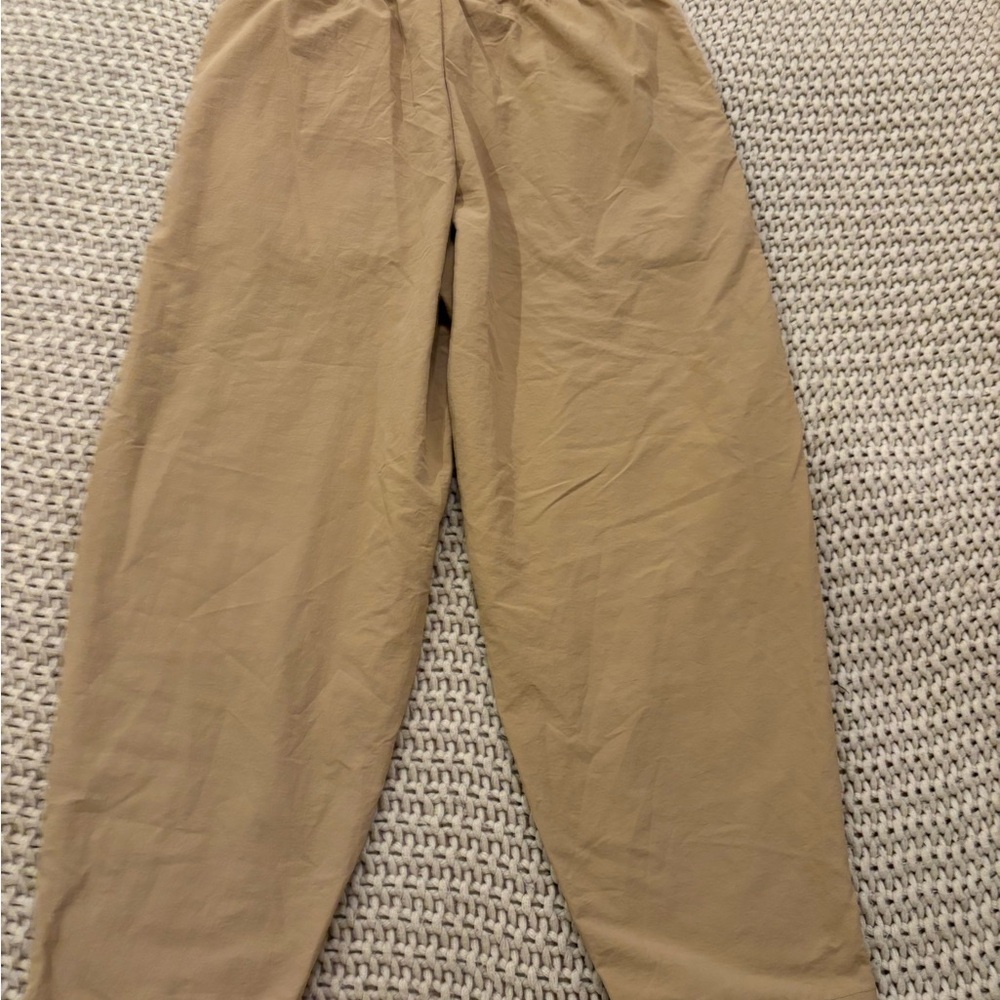NWOT Nike Beige Joggers with Fleece Pockets - Picture 3 of 9